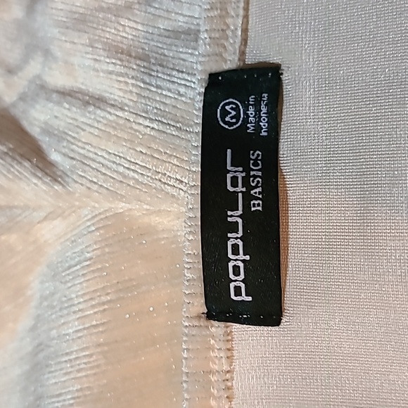 Popular Basics Cream Shimmer Short / Skort Romper Size Medium - Picture 12 of 14